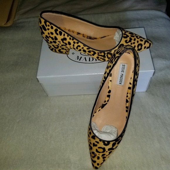 Steve Madden brand new, real fur, w/box - Picture 1 of 3